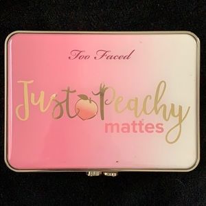 Too Faced Just Peachy mattes eyeshadow palette